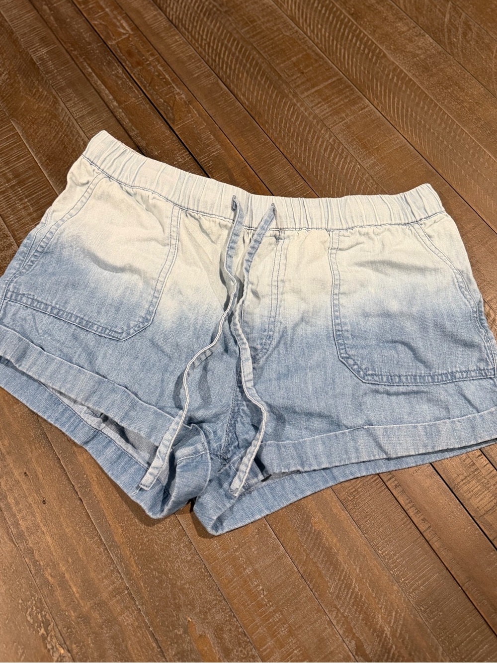 Volcom Women’s Light Wash Denim Shorts – Size Medium